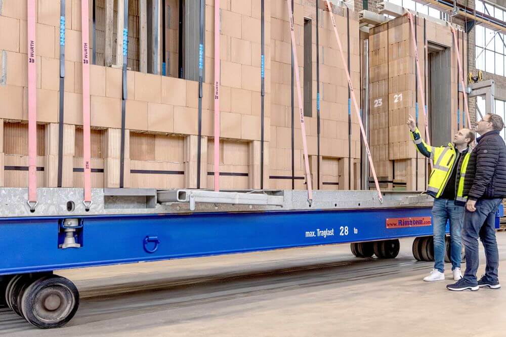 Leipfinger-Bader Ziegelmodule beim Transport